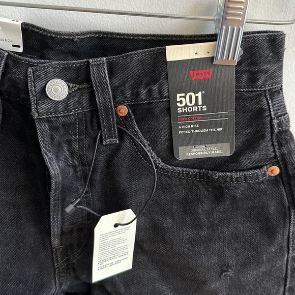 NWT Levi’s 501 Jean Shorts - Picture 3 of 9
